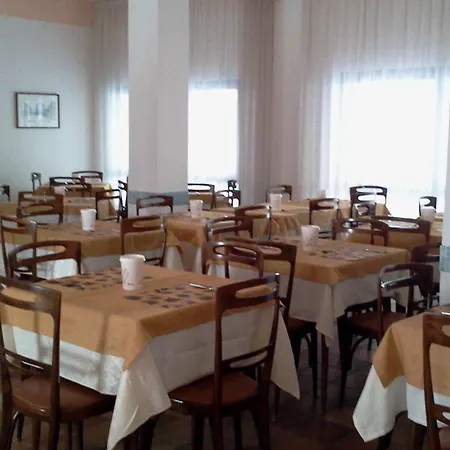 Hotel Sirena 2*